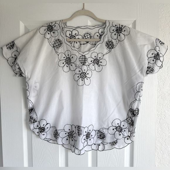 Vintage Tops - Vintage Embroidered Boho Butterfly Top